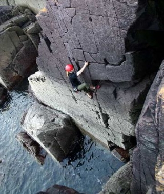  Escalada por acantilados 